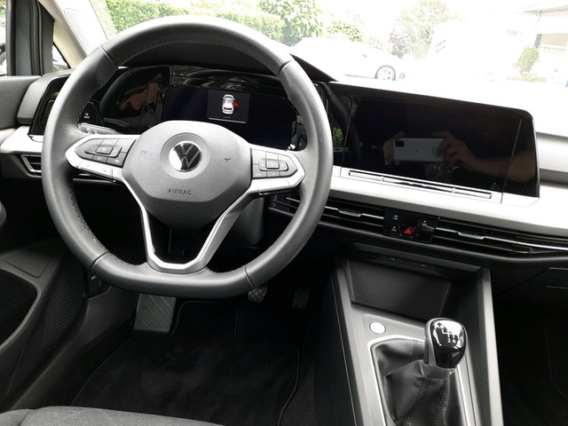 Volkswagen Golf VIII 1.5 LIFE LED ALU NAVI SITZHEIZUNG DAB+