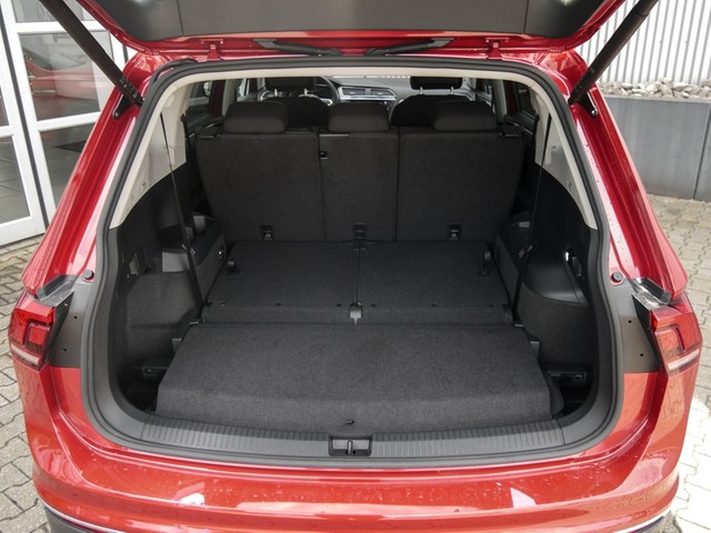 Volkswagen Tiguan Allspace 2.0 MOVE 4X4 7SITZE AHK CAM LM18