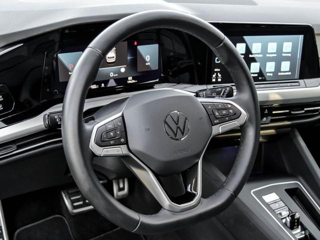 Volkswagen Golf VIII 2.0 MOVE AHK CAM ACC ALU NAVI SITZHEIZ