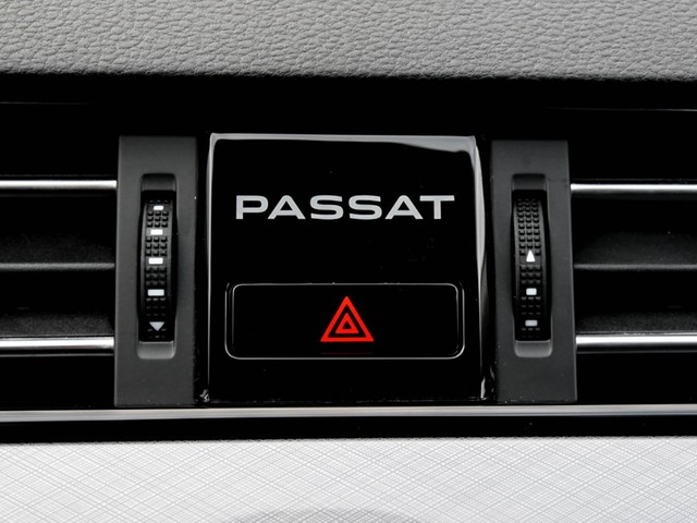 Volkswagen Passat Variant 1.5 BUSINESS LED LM17 NAVI SITZH.