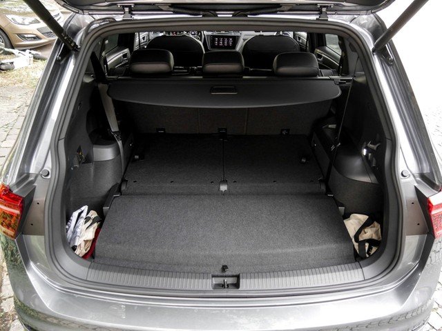 Volkswagen Tiguan Allspace 2.0 TDI R-LINE DSG PANO NAVI AHK