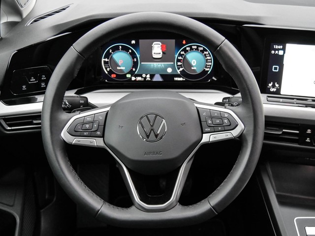 Volkswagen Golf VIII 2.0 LIFE PANO ACC ALU NAVI SITZHEIZ.