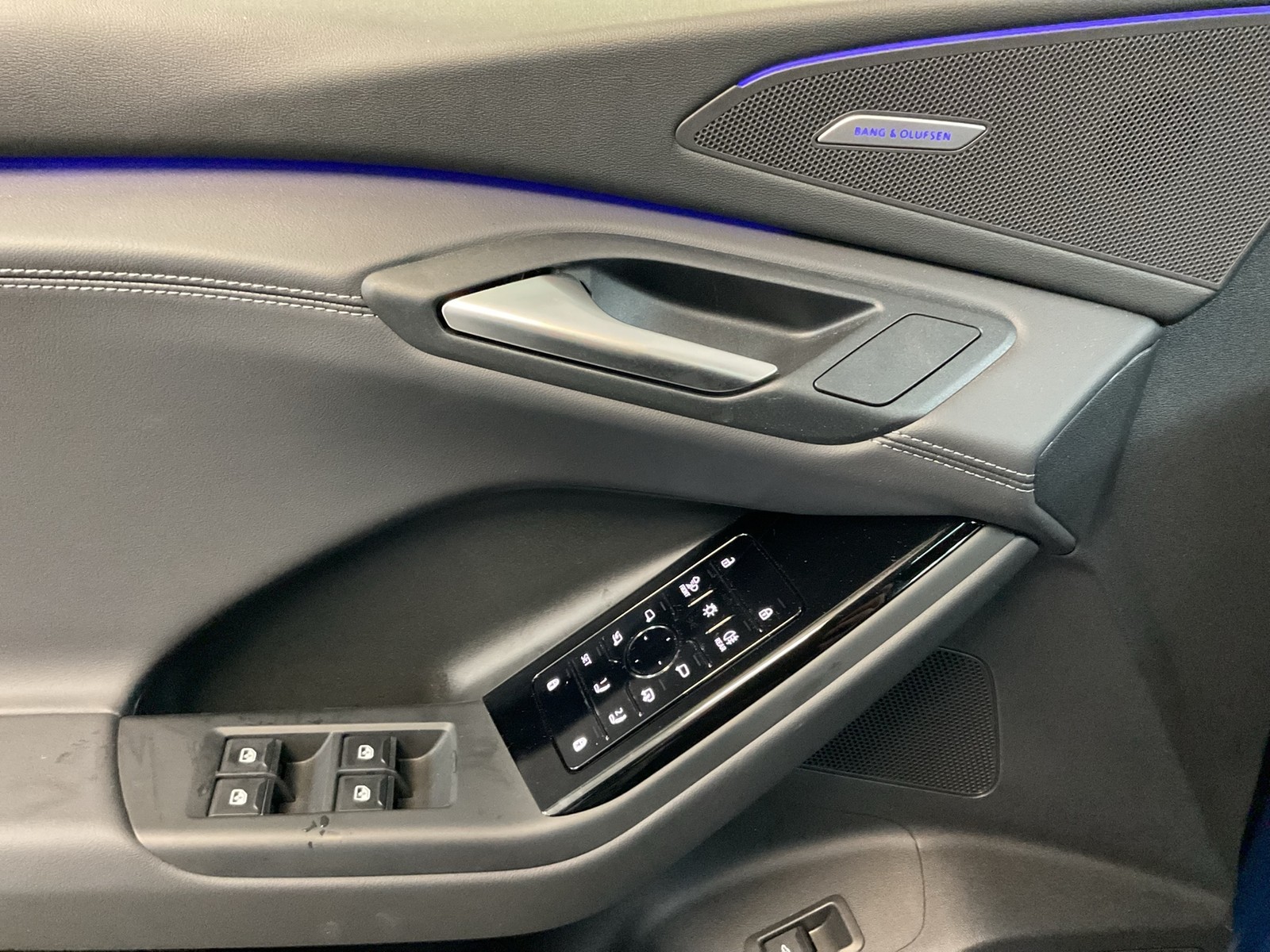 Audi Q6 e-tron quattro S LINE TECH PRO PANO B&O CAM