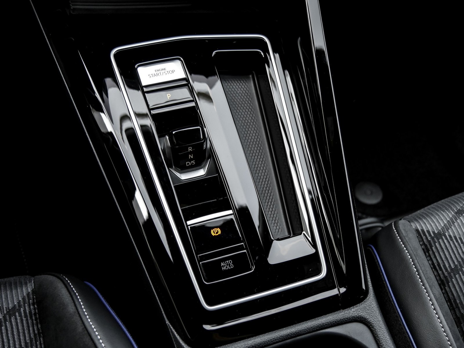 Volkswagen Golf Variant 1.5 R-LINE DSG BLACKSTYLE eKLAPPE