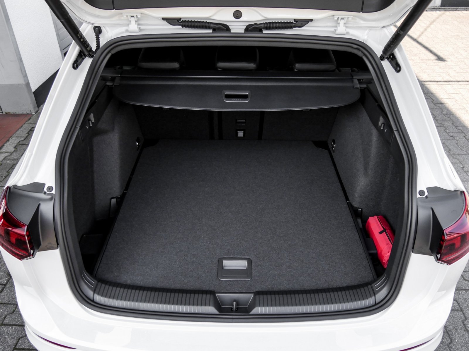 Volkswagen Golf Variant 1.5 R-LINE DSG BLACKSTYLE eKLAPPE