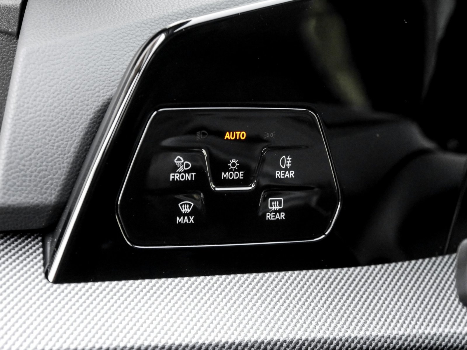 Volkswagen Golf Variant 1.5 R-LINE DSG BLACKSTYLE eKLAPPE