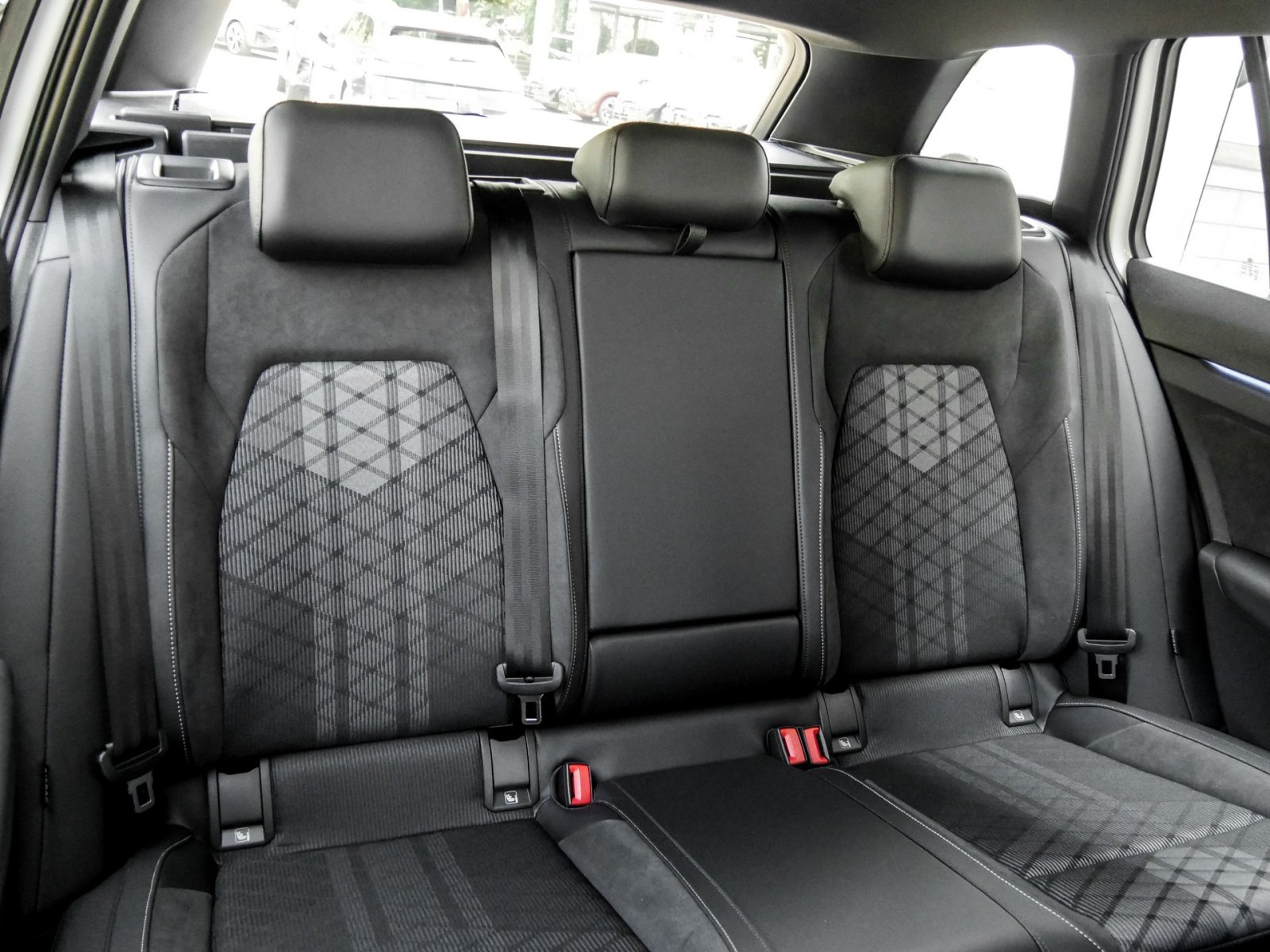 Volkswagen Golf Variant 1.5 R-LINE DSG BLACKSTYLE eKLAPPE