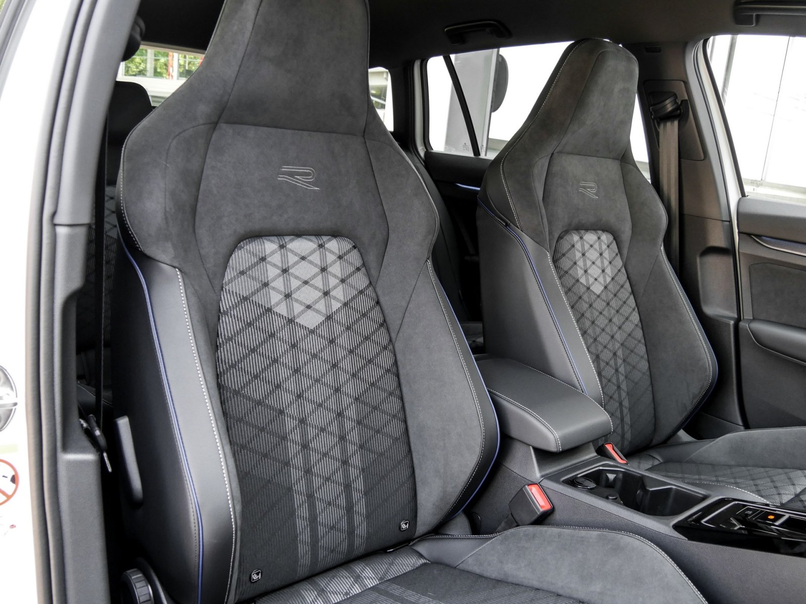 Volkswagen Golf Variant 1.5 R-LINE DSG BLACKSTYLE eKLAPPE