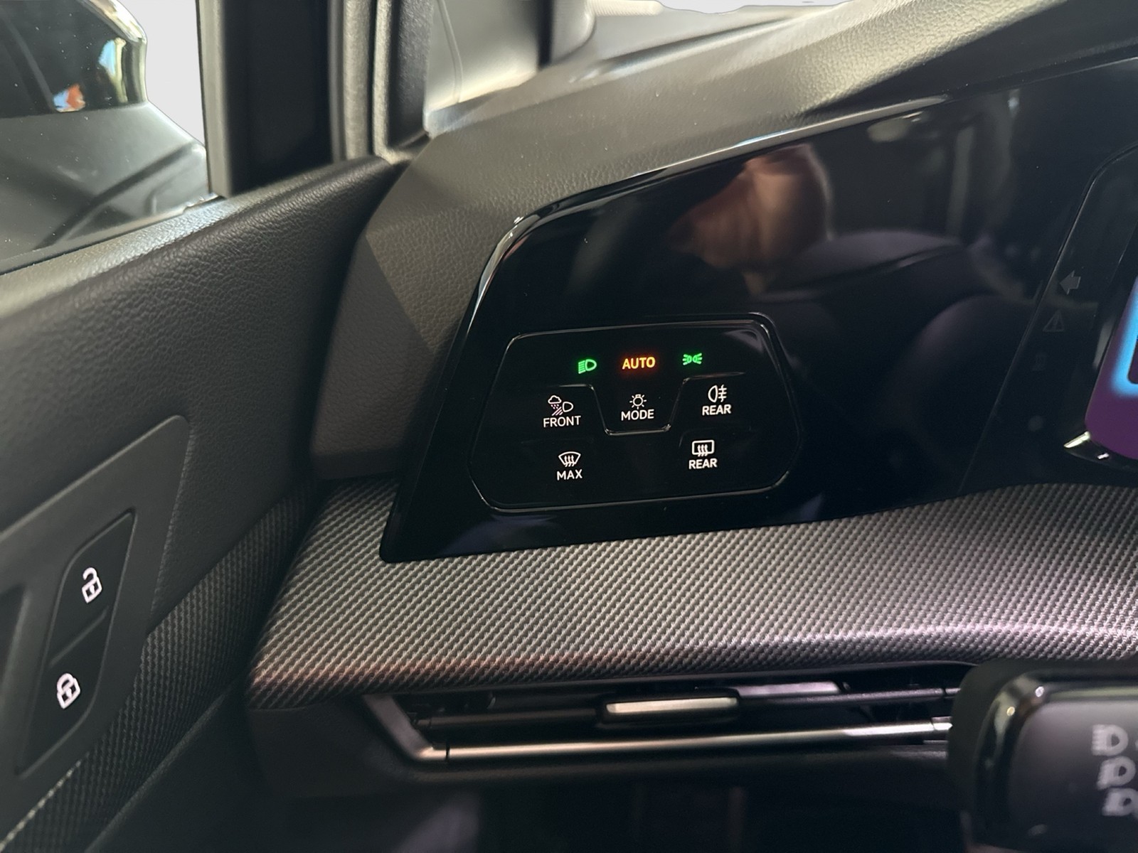 Volkswagen Golf 1.5 R-LINE DSG BLACKSTYLE PANO MATRIXLED