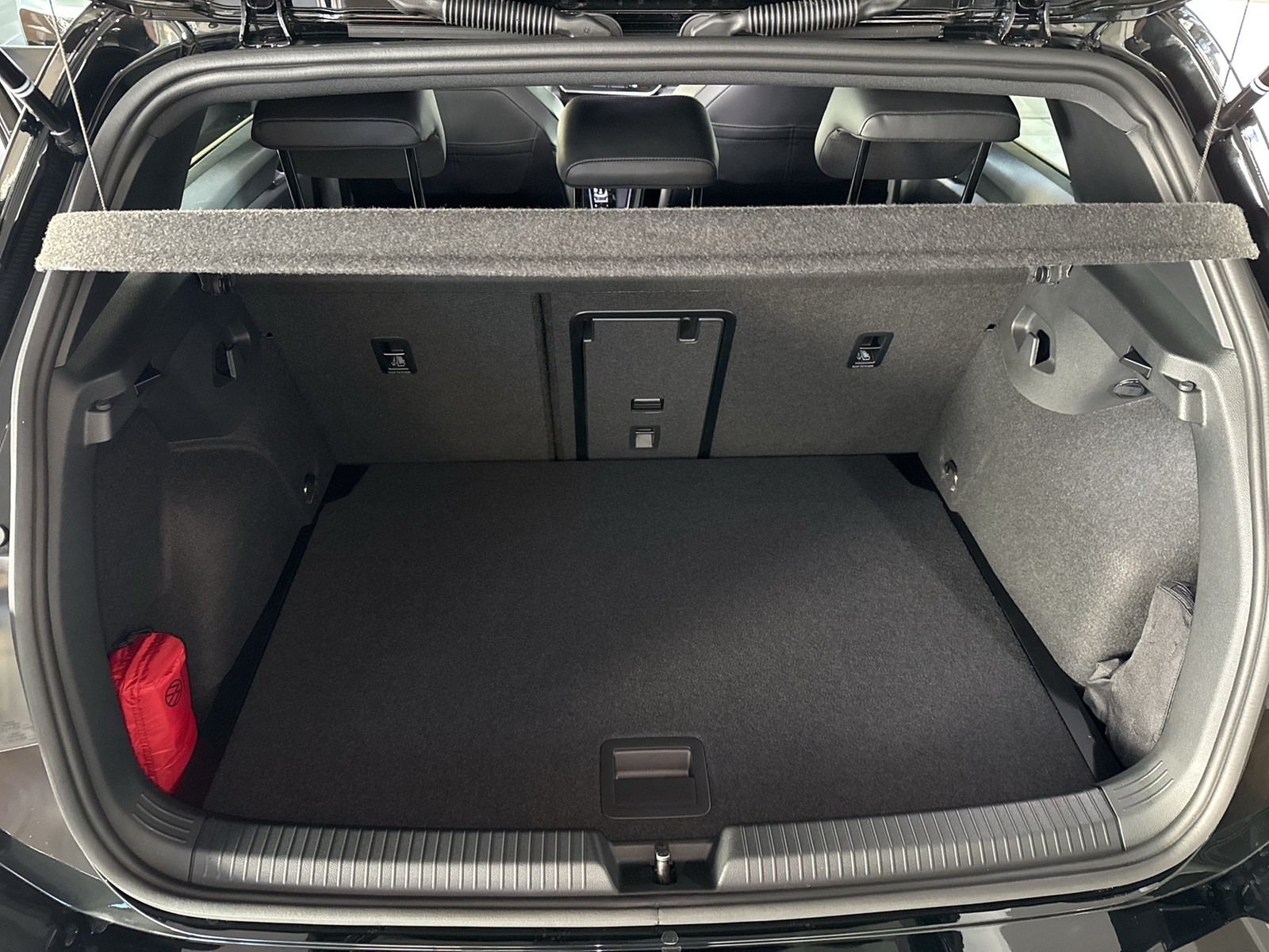 Volkswagen Golf 1.5 R-LINE DSG BLACKSTYLE PANO MATRIXLED