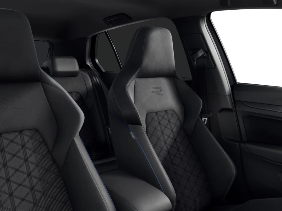 Volkswagen Golf 1.5 R-LINE DSG BLACKSTYLE PANO MATRIXLED