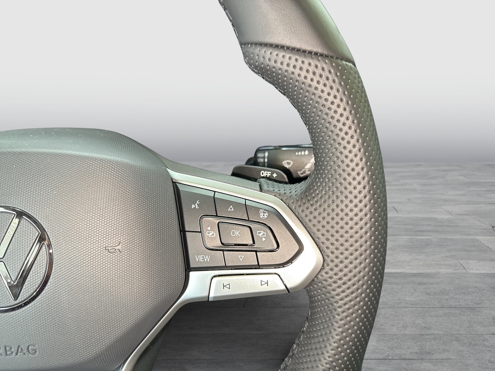 Volkswagen Golf 1.5 R-LINE DSG BLACKSTYLE PANO MATRIXLED