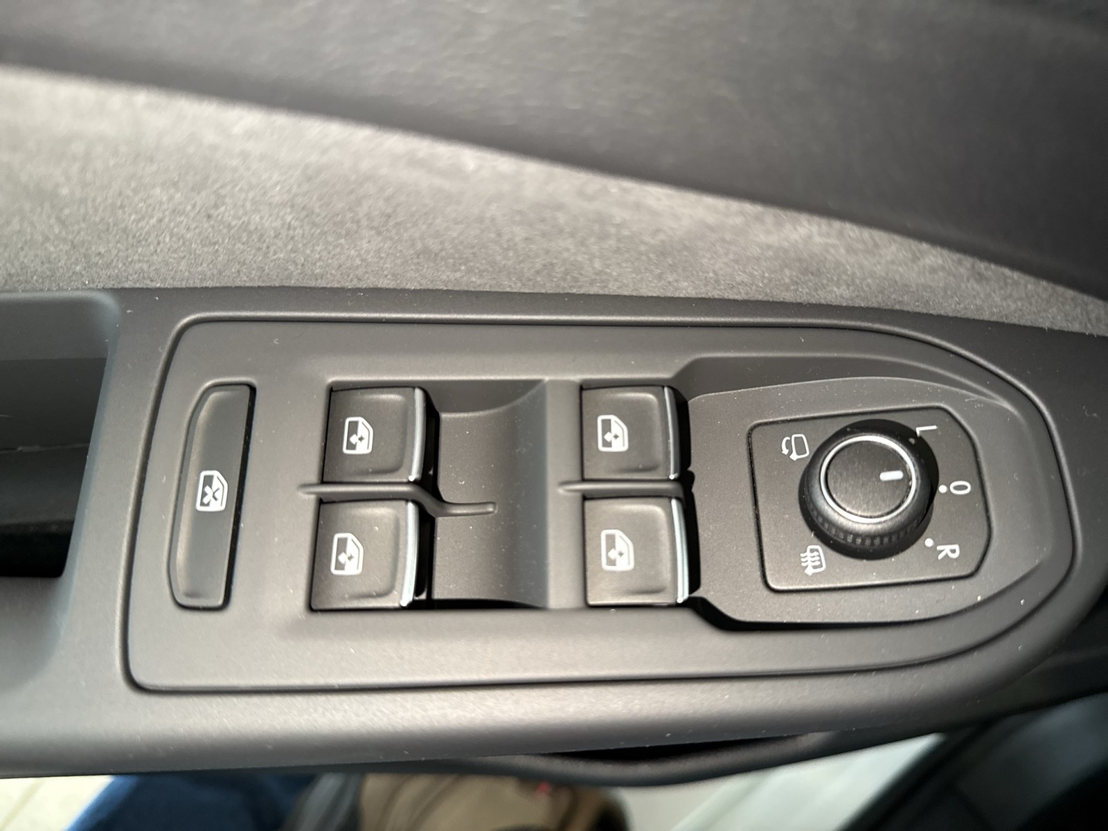 Volkswagen Golf 1.5 R-LINE DSG BLACKSTYLE PANO MATRIXLED