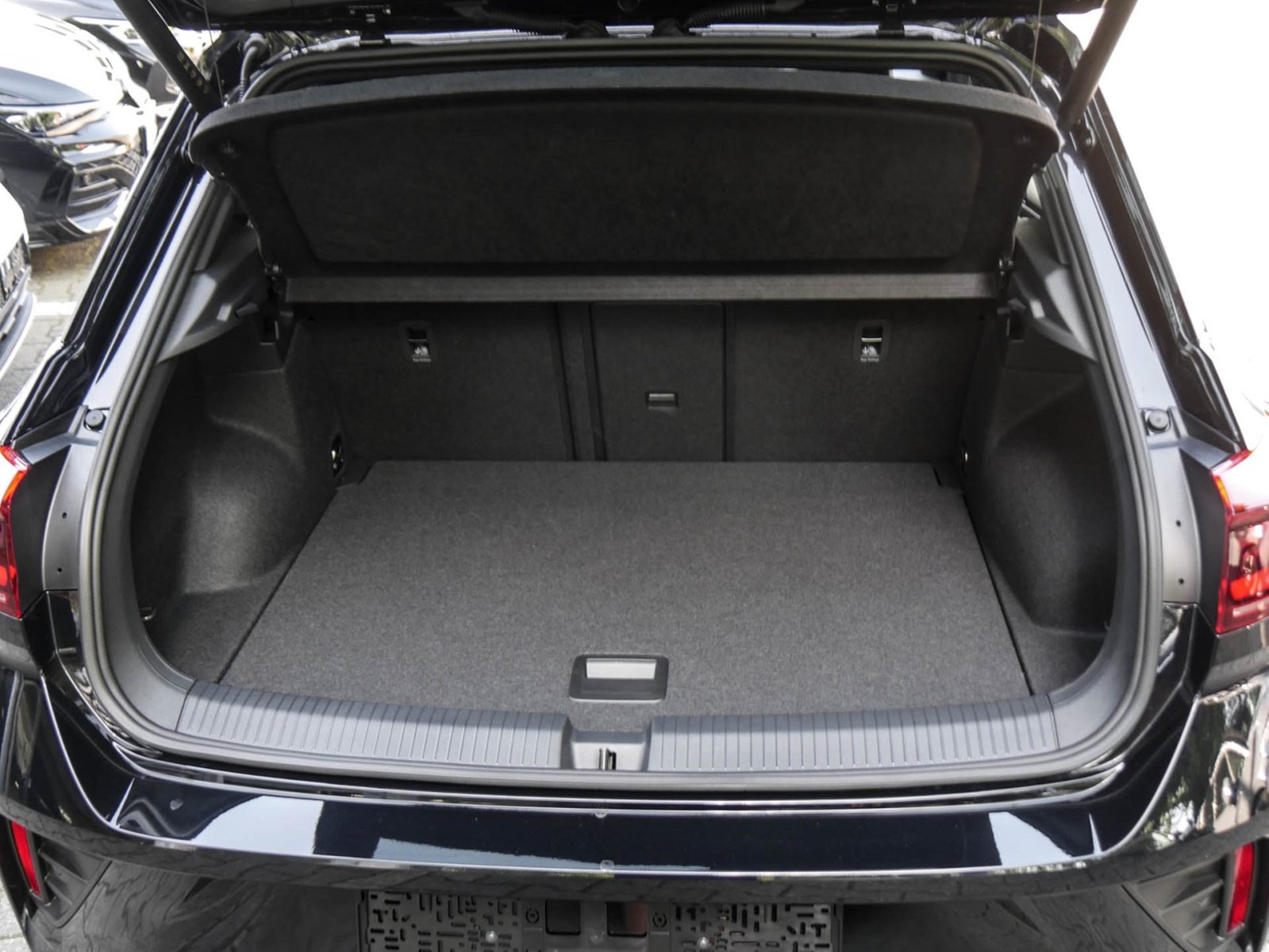 Volkswagen T-Roc 1.5 R-LINE DSG eKLAPPE MATRIXLED CAM LM19
