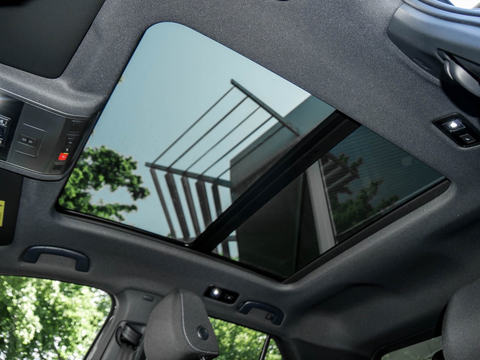 Volkswagen T-Roc 1.5 R-LINE DSG BLACKSTYLE AHK PANO CAM