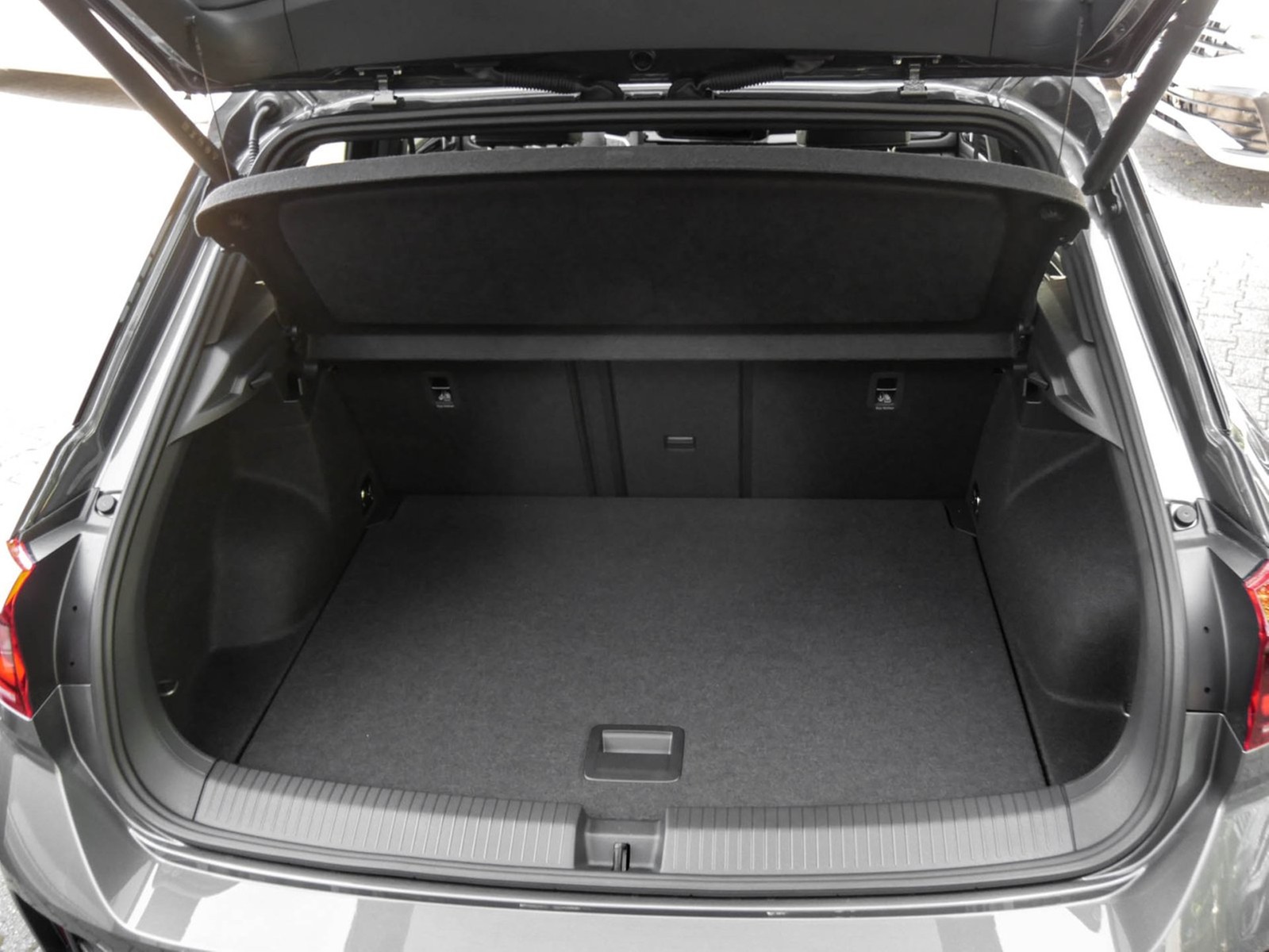 Volkswagen T-Roc 1.5 R-LINE DSG BLACKSTYLE AHK PANO CAM