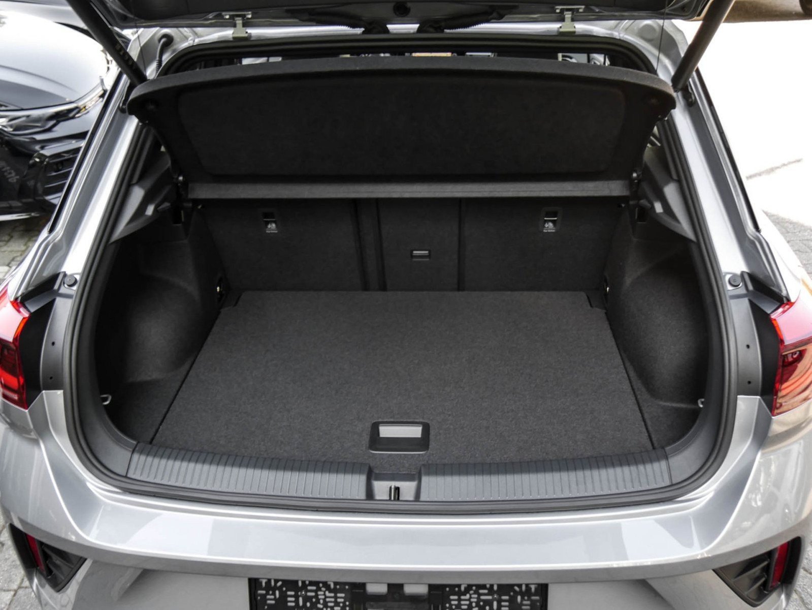 Volkswagen T-Roc 1.5 R-LINE DSG PANO NAVI BLACKSTYLE AHK