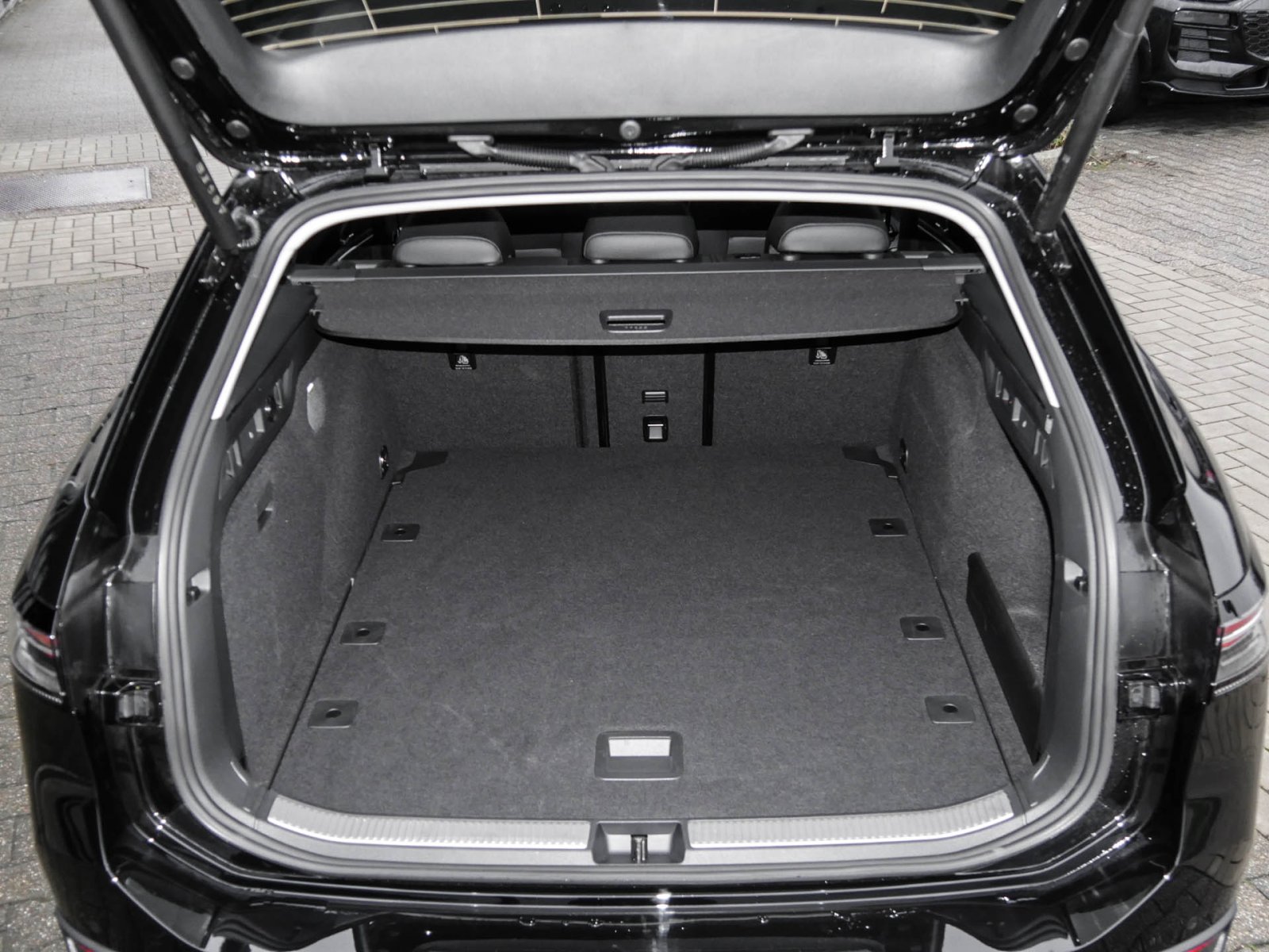 Volkswagen Passat Variant 2.0 TDI BUSINESS DSG AHK PRO"MAX" DCC MATRIX