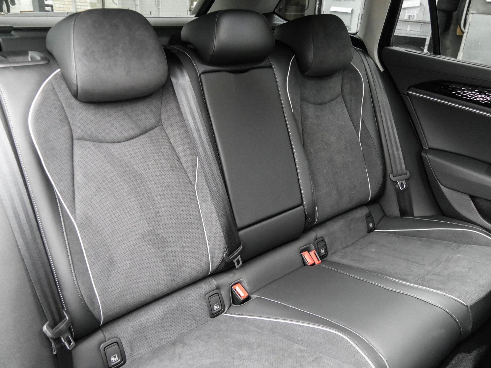 Volkswagen Passat Variant 2.0 TDI BUSINESS DSG AHK PRO"MAX" DCC MATRIX