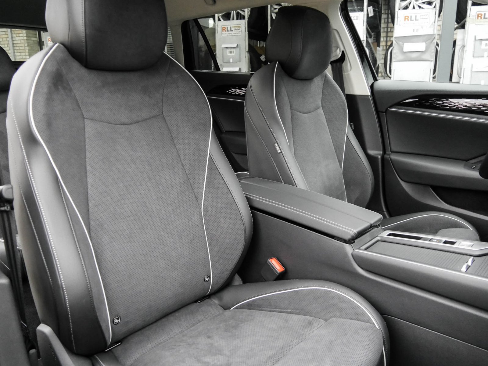 Volkswagen Passat Variant 2.0 TDI BUSINESS DSG AHK PRO"MAX" DCC MATRIX