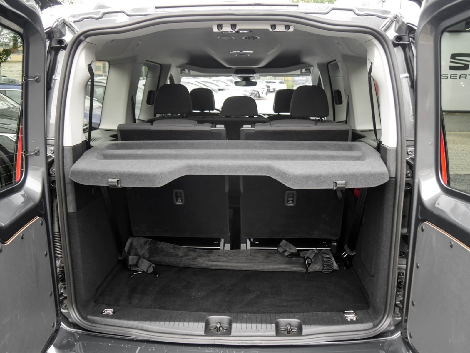 Volkswagen Caddy Maxi 2.0 TDI Life Klima LED Navi AHK