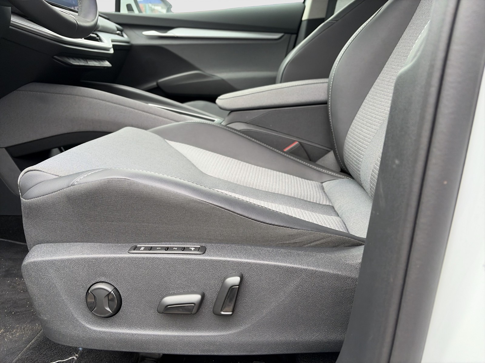Skoda Enyaq 85 LOFT WÄRMEPUMPE CANTON AHK 360°CAM LM20