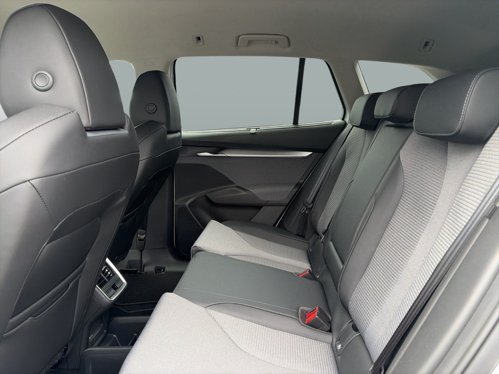 Skoda Enyaq 85 LOFT WÄRMEPUMPE CANTON AHK 360°CAM LM20
