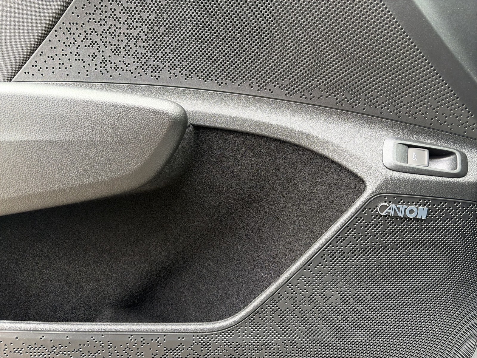 Skoda Enyaq 85 LOFT WÄRMEPUMPE CANTON AHK 360°CAM LM20