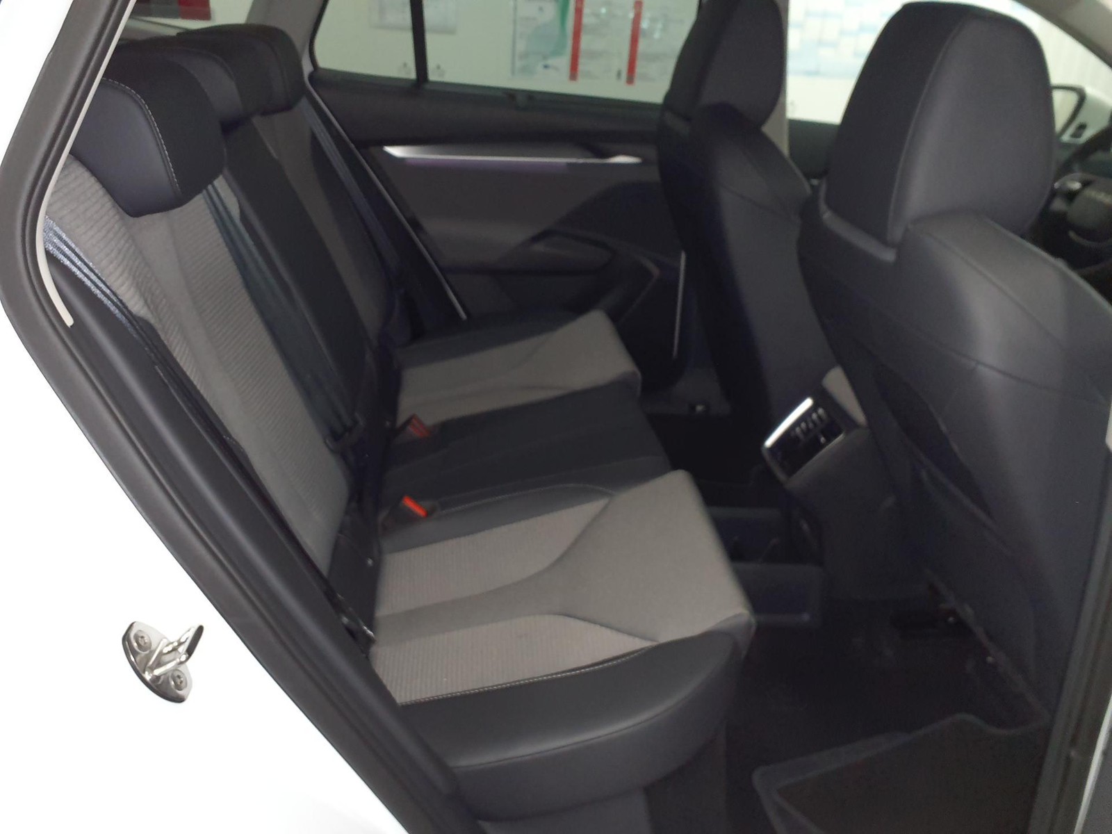 Skoda Enyaq 85 LOFT WÄRMEPUMPE CANTON AHK 360°CAM LM20