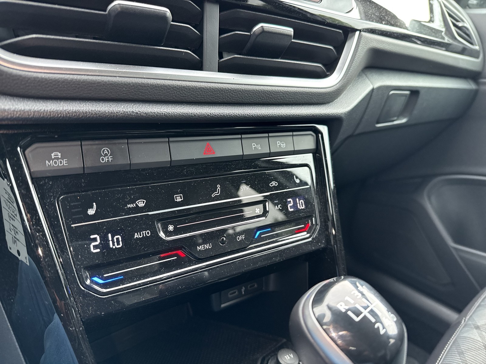 Volkswagen T-Roc 1.5 R-LINE KAMERA ACC LM19 NAVI CARPLAY