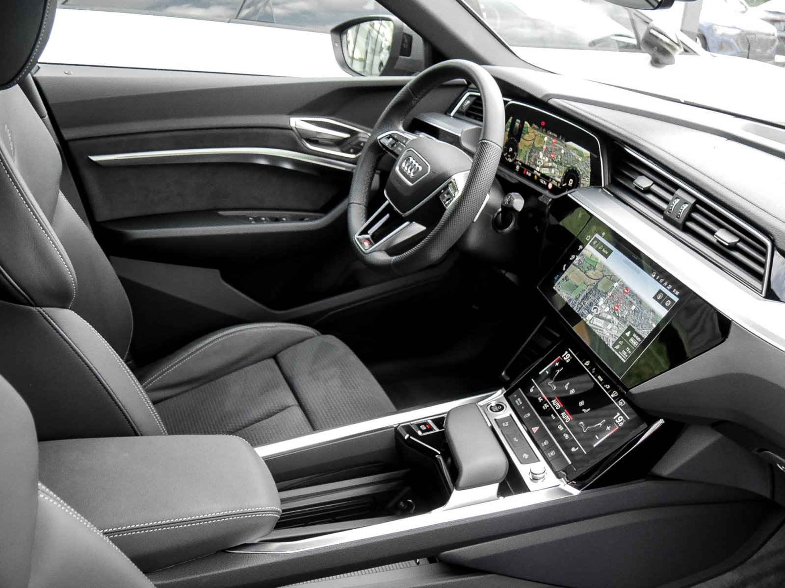 Audi Q8 e-tron Sportback 55 quattro S LINE AHK LM20