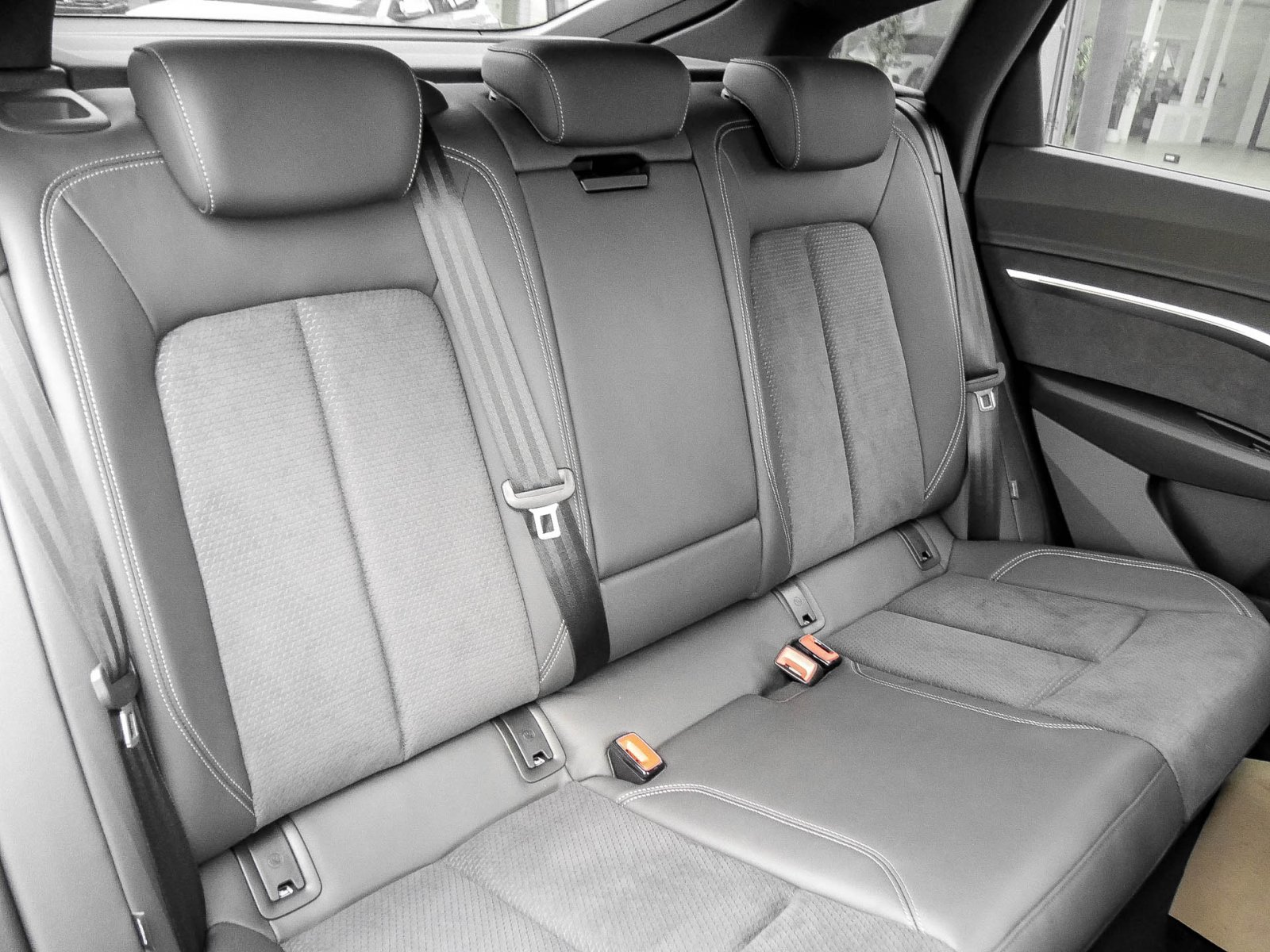 Audi Q8 e-tron Sportback 55 quattro S LINE AHK LM20