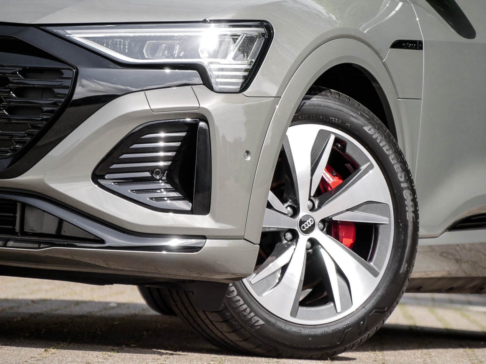 Audi Q8 e-tron Sportback 55 quattro S LINE AHK LM20