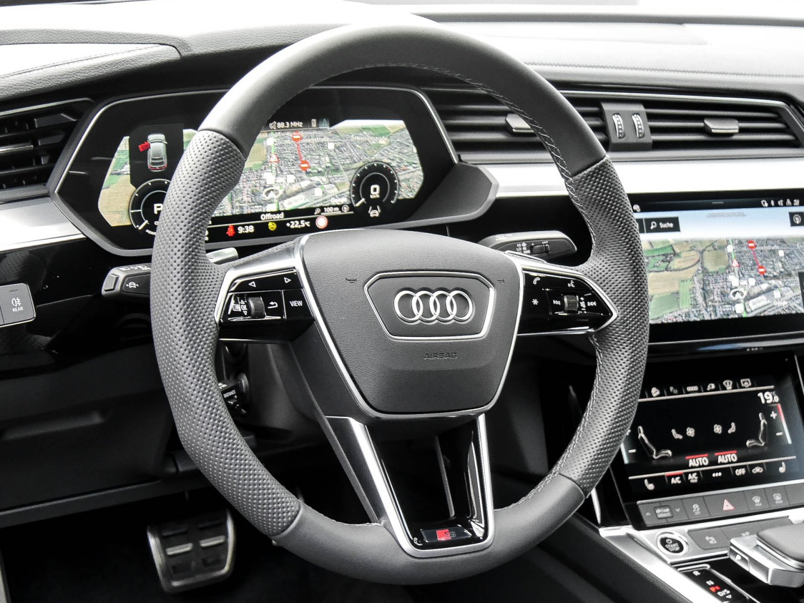 Audi Q8 e-tron Sportback 55 quattro S LINE AHK LM20