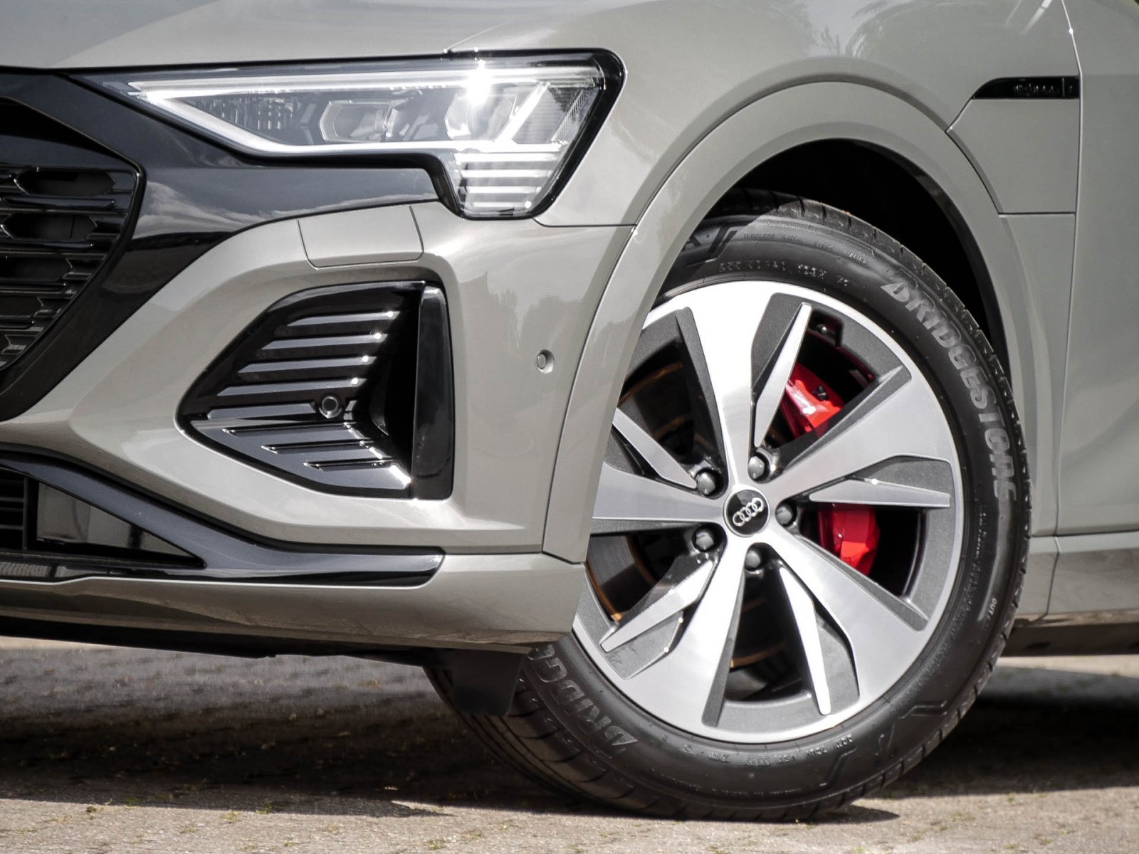 Audi Q8 e-tron Sportback 55 quattro S LINE AHK LM20