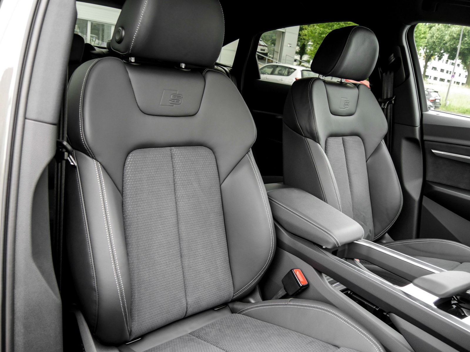Audi Q8 e-tron Sportback 55 quattro S LINE AHK LM20