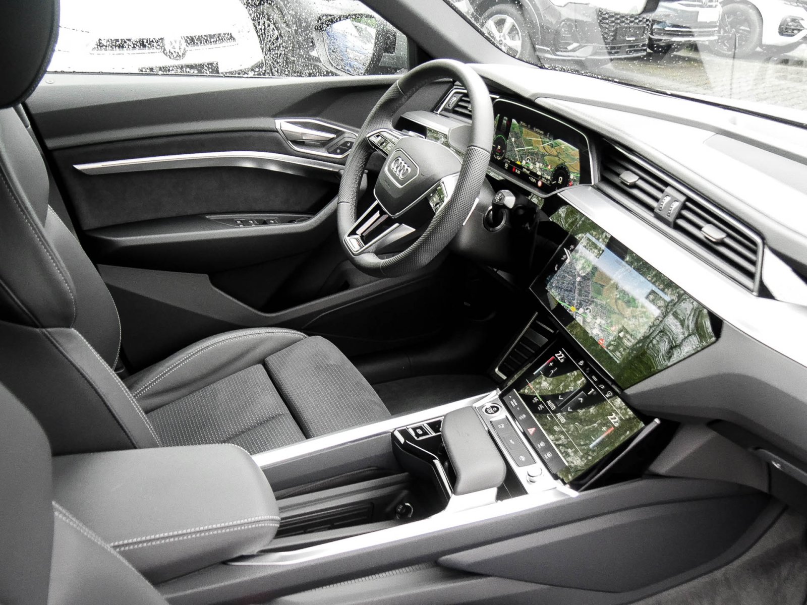 Audi Q8 e-tron Sportback 55 quattro S LINE AHK LM20