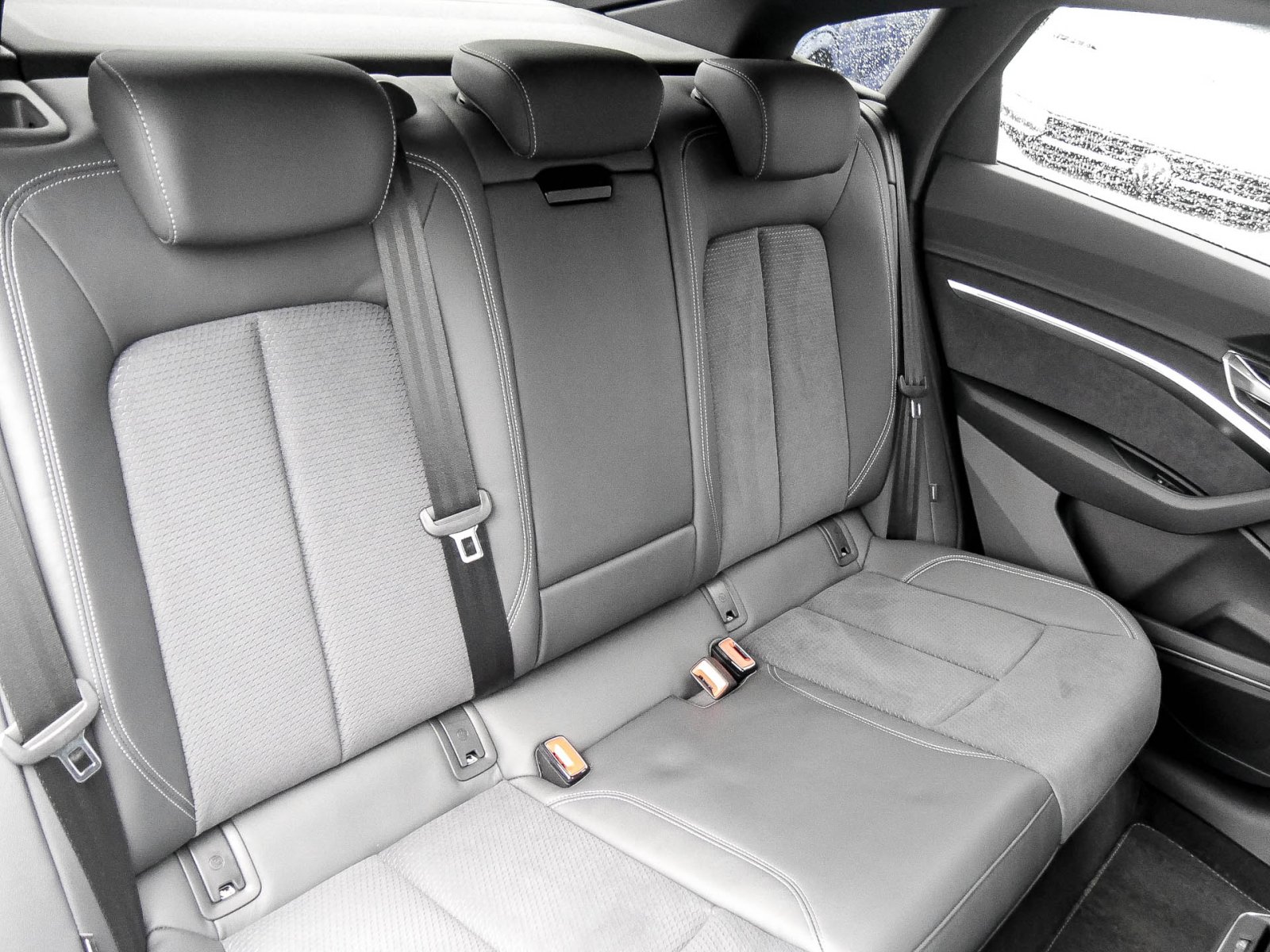 Audi Q8 e-tron Sportback 55 quattro S LINE AHK LM20