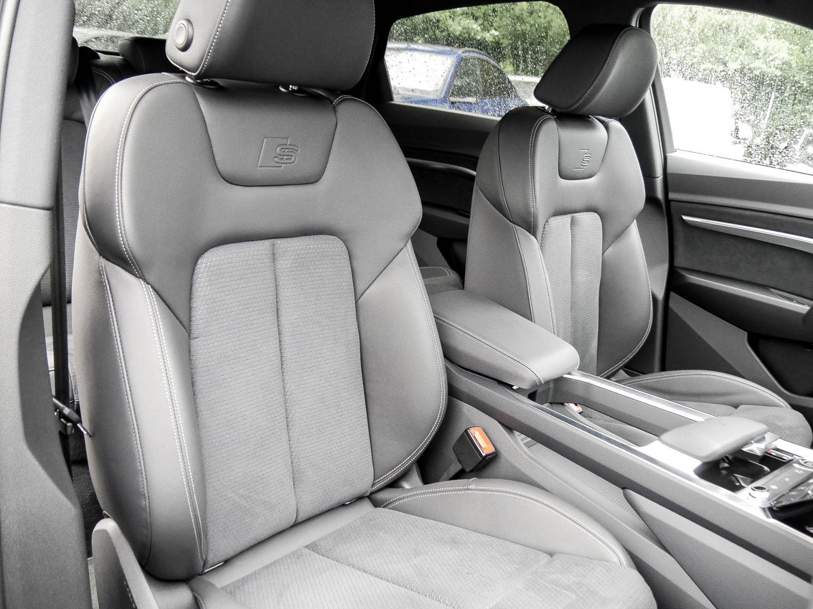 Audi Q8 e-tron Sportback 55 quattro S LINE AHK LM20