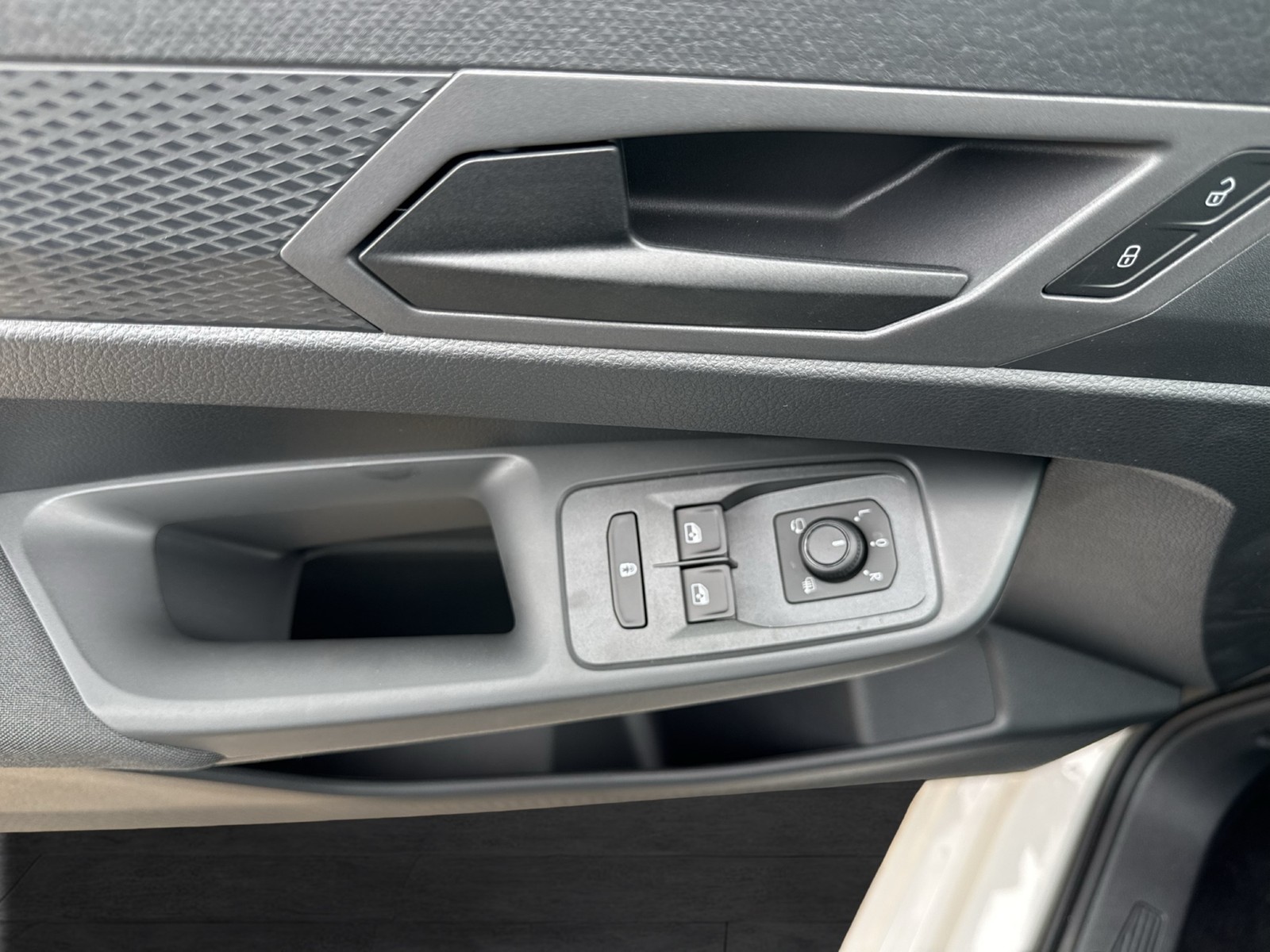 Volkswagen Caddy Maxi 1.5 APP-CONNECT ALLWETTERREIFEN