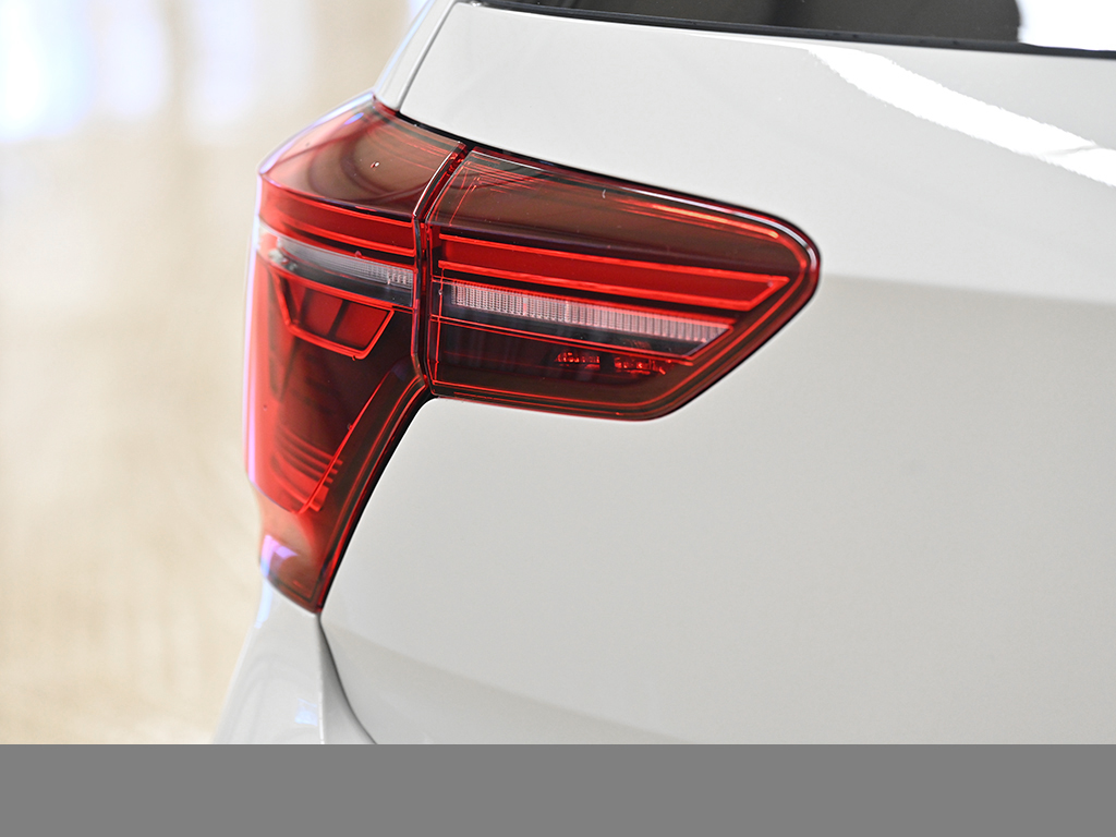 Volkswagen Polo 1.0 R-LINE DSG SPORTPAKET NAVI CAM LM17