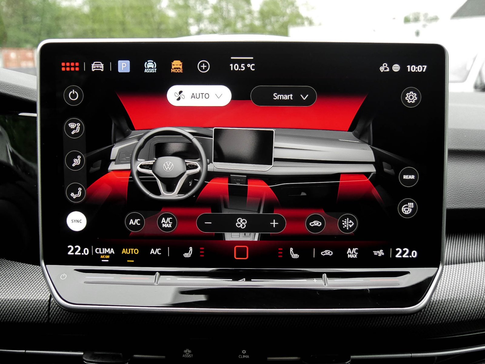 Volkswagen Golf VIII 1.5 eTSI R-LINE FACELIFT CAM ACC LM18