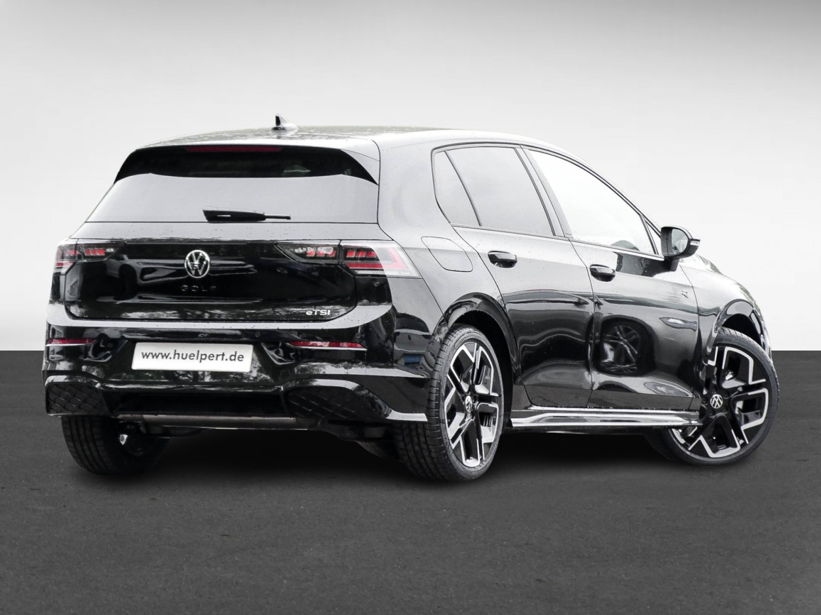 Volkswagen Golf VIII 1.5 eTSI R-LINE FACELIFT CAM ACC LM18