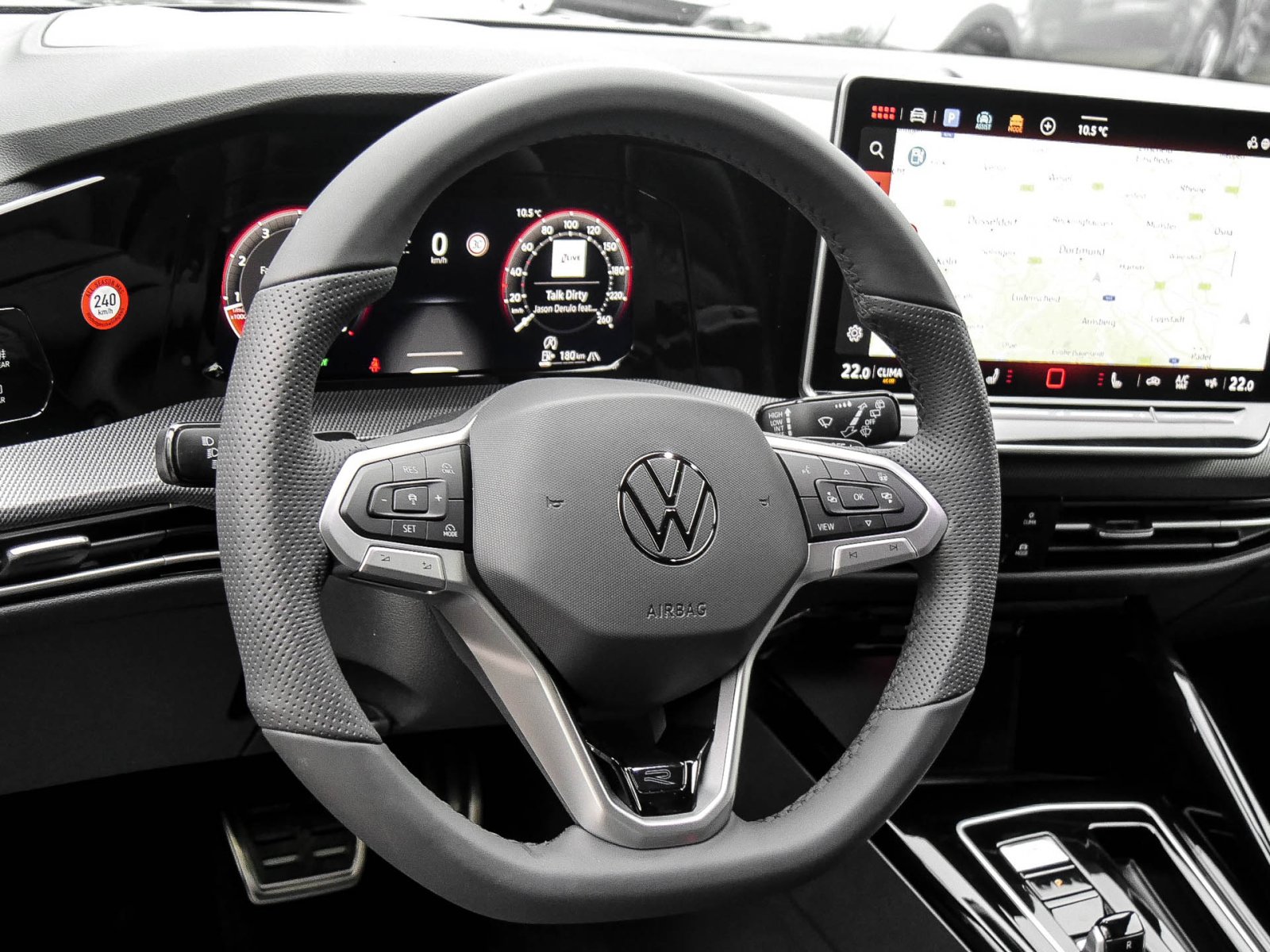 Volkswagen Golf VIII 1.5 eTSI R-LINE FACELIFT CAM ACC LM18