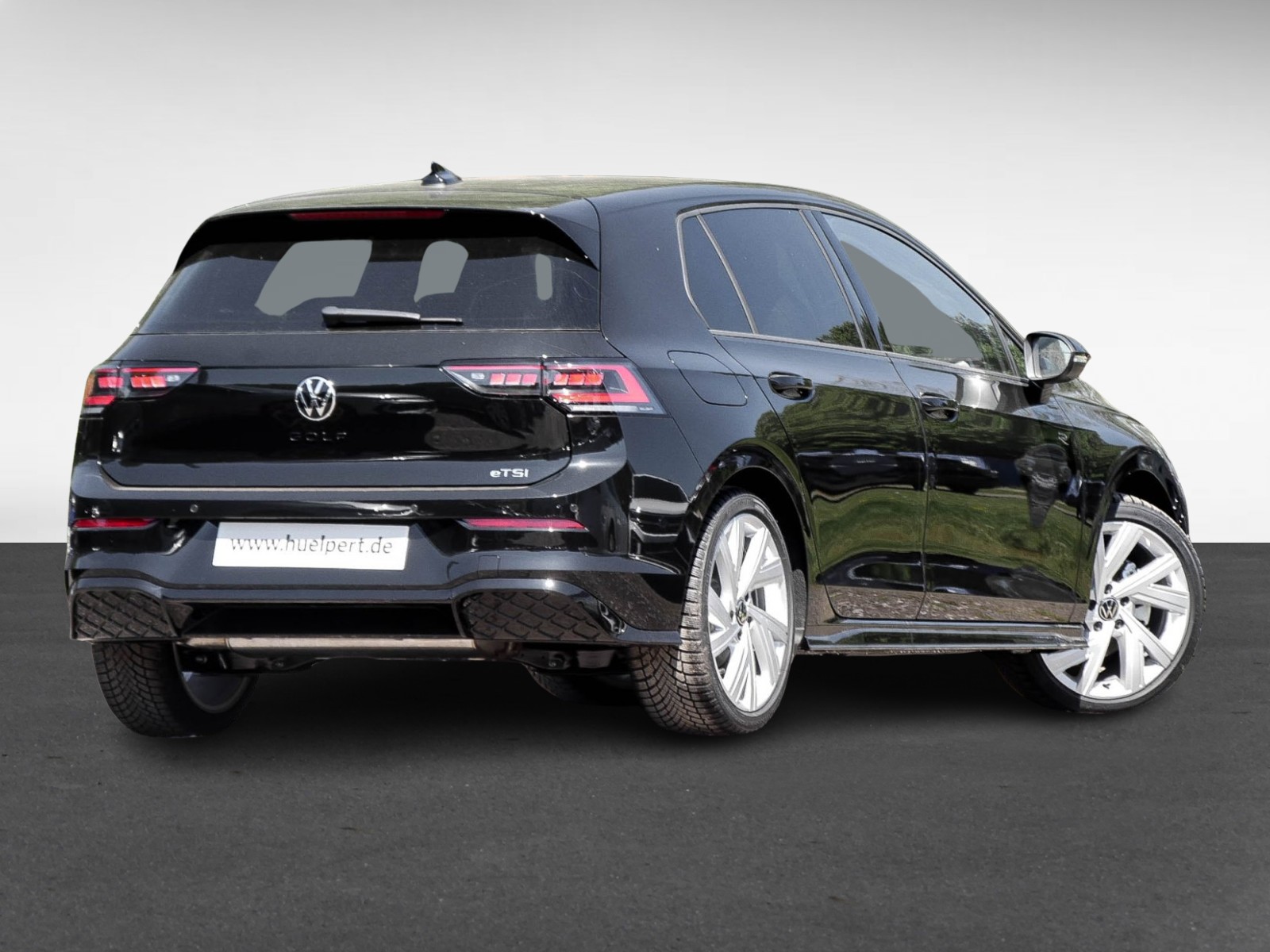 Volkswagen Golf VIII 1.5 eTSI R-LINE FACELIFT CAM ACC LM18