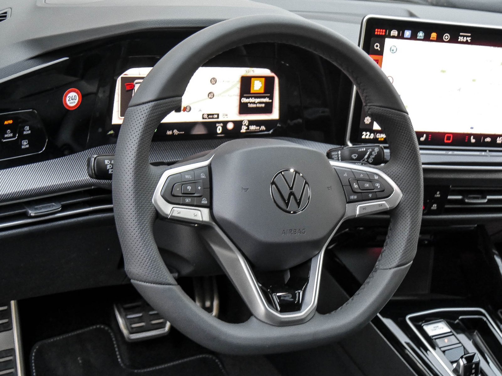 Volkswagen Golf VIII 1.5 eTSI R-LINE FACELIFT CAM ACC LM18