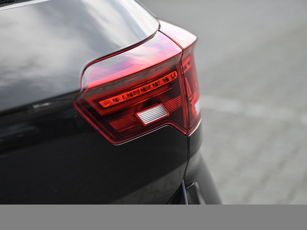 Volkswagen T-Roc 1.5 R-LINE BLACKSTYLE CAM ACC LM18 EKLAPPE