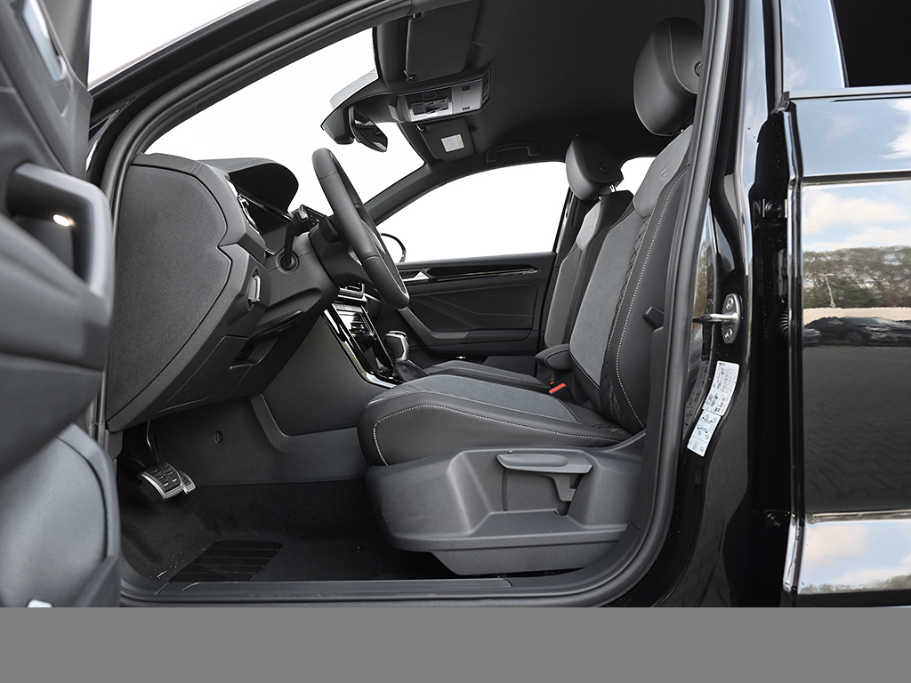 Volkswagen T-Roc 1.5 R-LINE BLACKSTYLE CAM ACC LM18 EKLAPPE