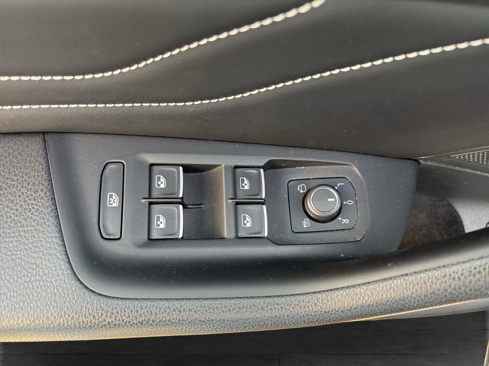 Volkswagen Passat Variant 2.0 ELEGANCE AHK KAMERA ACC MATRIX