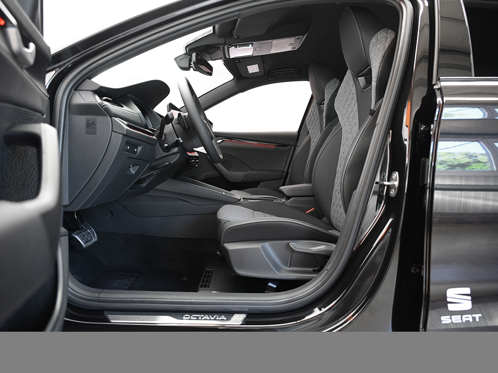 Skoda Octavia Combi 1.5 e-TEC SPORTLINE CAM ACC LM18